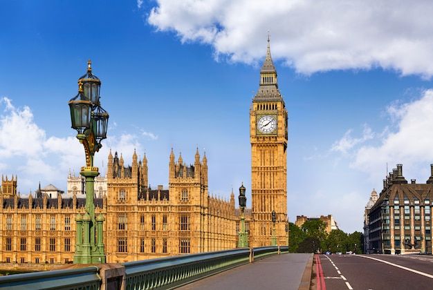 How to Plan a Budgeted Trip to UK Fly-For-Holidays